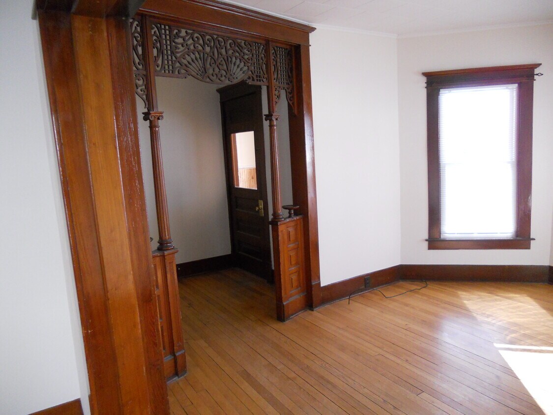 Front Entry - 21 Beech St