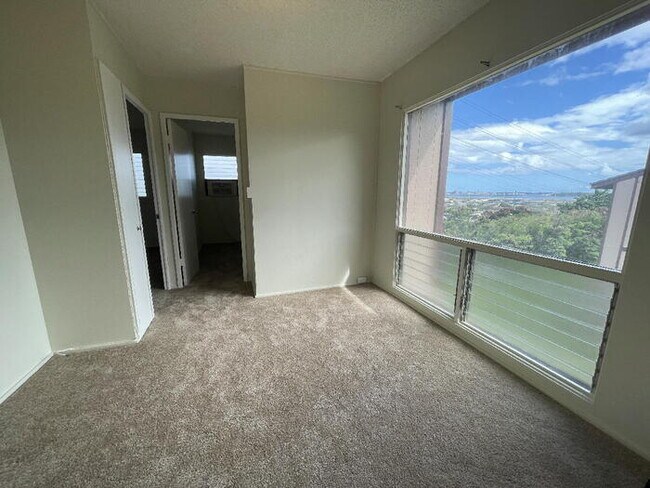 Building Photo - HILLSIDE TERRACE IV 3/2.5/2 A/C, W/D, stor...