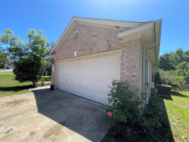 Building Photo - 12013 Battle Bridge Dr