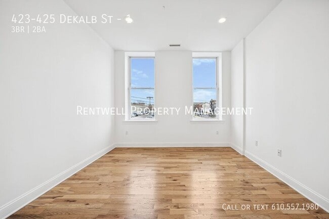 Foto del edificio - 423-425 Dekalb St-1