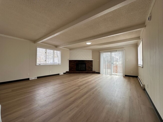 Building Photo - 733 1st St