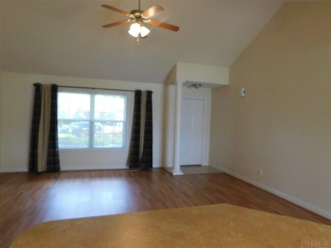 Building Photo - 10614 Fall Creek Dr