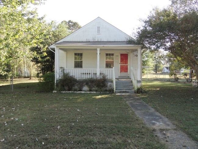 Building Photo - 1506 Pinehurst Blvd