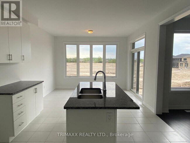 Building Photo - 22 Kingsbury Trl