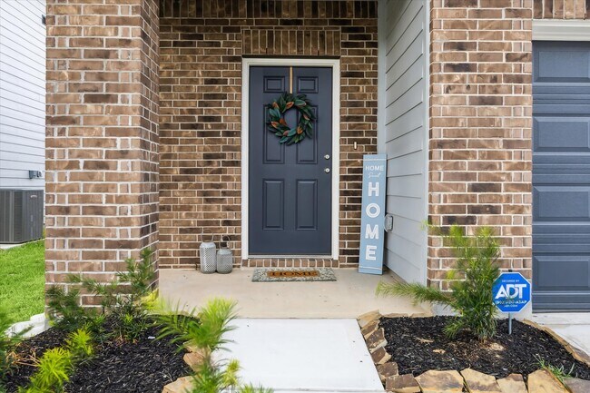 Foto del edificio - 7815 Blue Star Flower Ln