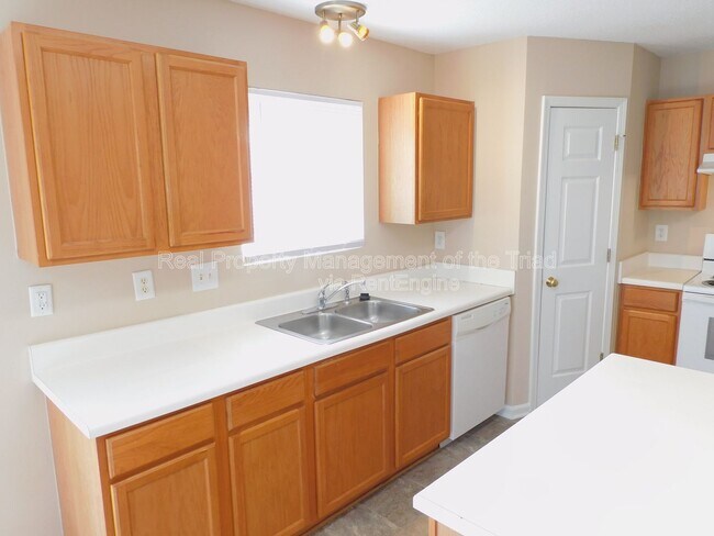 Building Photo - 5402 Carriage Woods Dr