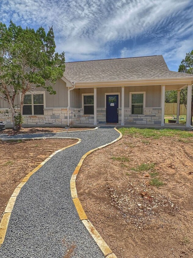 Foto principal - Charming Brand-New 3 Bedroom, 2 Bath Home ...