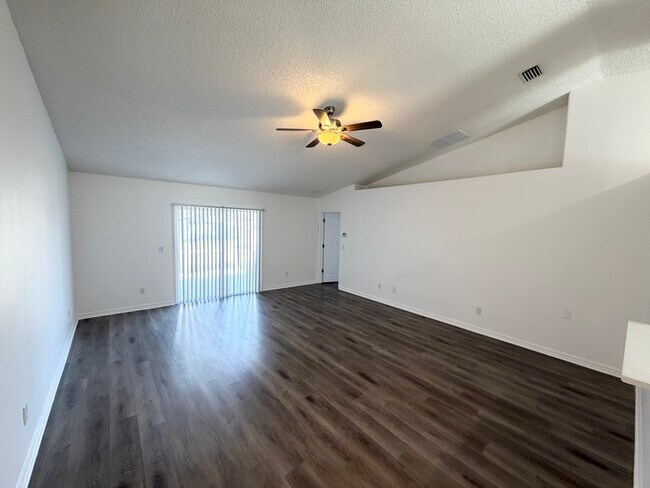 Building Photo - 6 Folson Ln