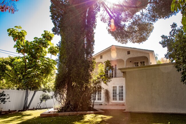 Foto del edificio - 15127 Valley Vista Blvd