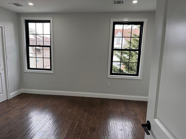 Building Photo - 228 78th St