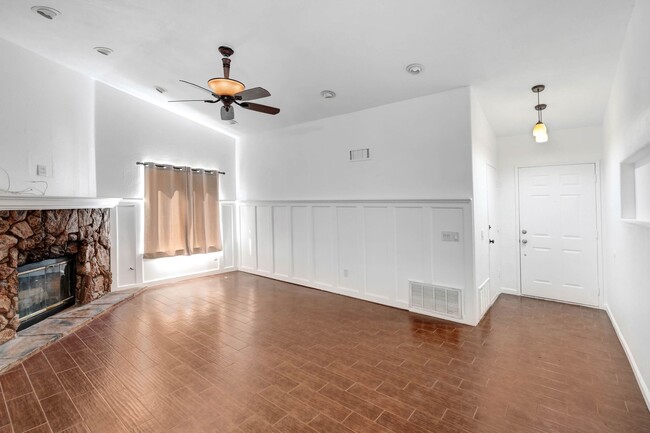 Foto del edificio - Single-Story 3 Bedroom (+1 Bonus Room and ...