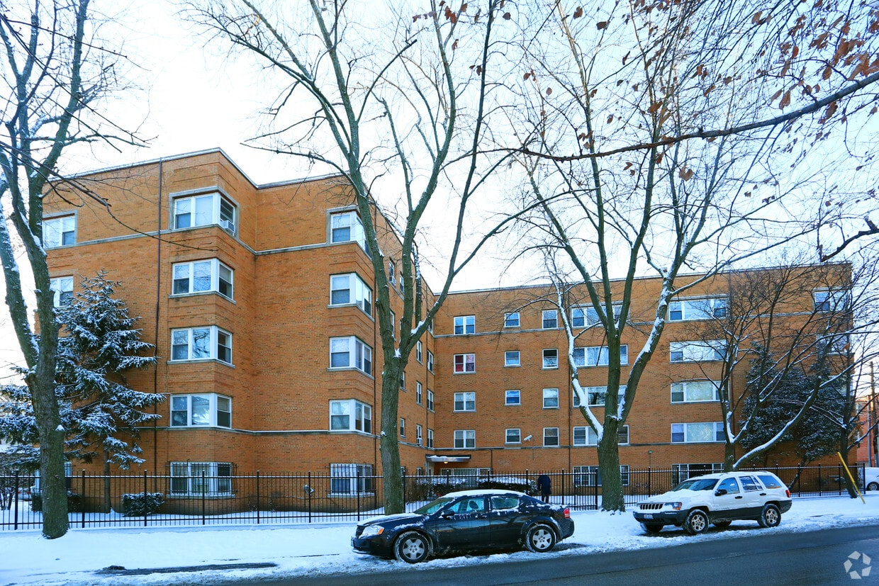 Building Photo - 7327 N Rogers Ave