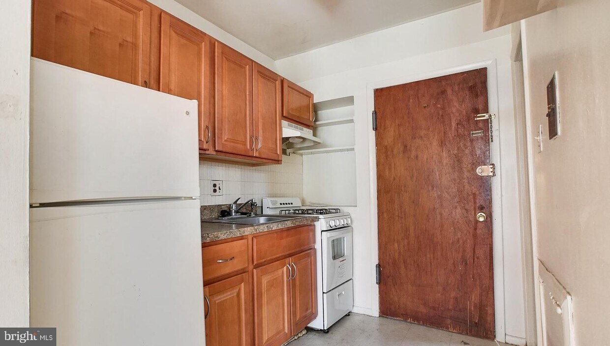 Primary Photo - 1221 Spruce St