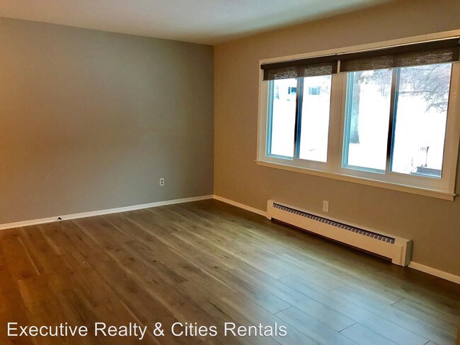 Building Photo - 2 br, 1 bath House - 2310 Unity Ave N