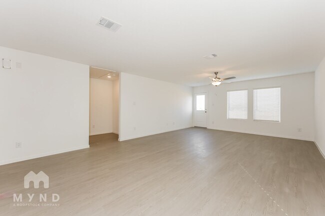 Building Photo - 2705 Mistwood Dr