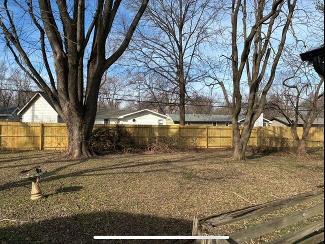 Building Photo - Very spacious 4 bedroom, 2 bath home in Kickapoo Schools! This will go fast!