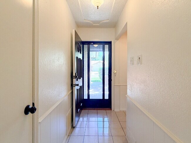 Foto del edificio - 3 Bedroom, 2 Bath Home in Burleson - Great Location!
