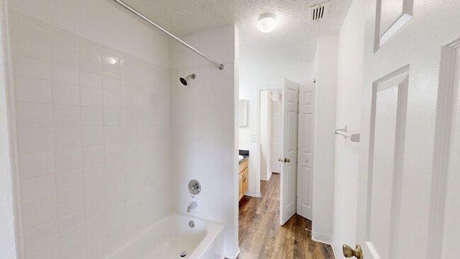 Interior Photo - Cambridge Woods
