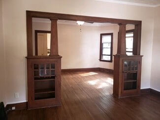 Building Photo - 923 Woodlawn Ave