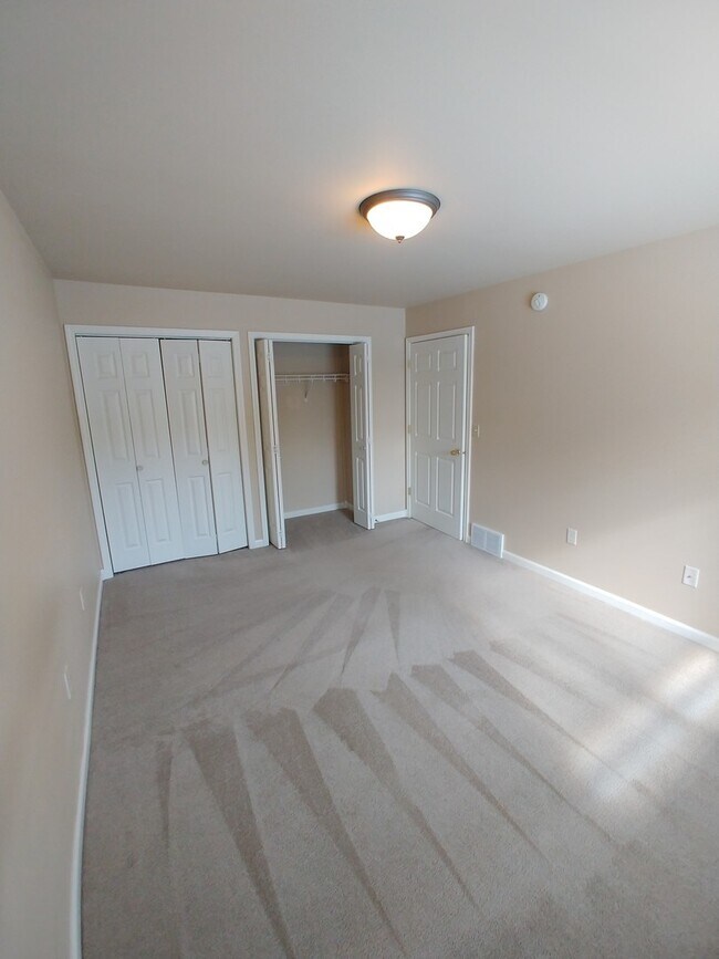 Building Photo - Cozy 4 bed 2 bath condo in the heights