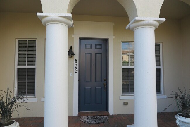 Foto del edificio - 819 NW 82nd Pl