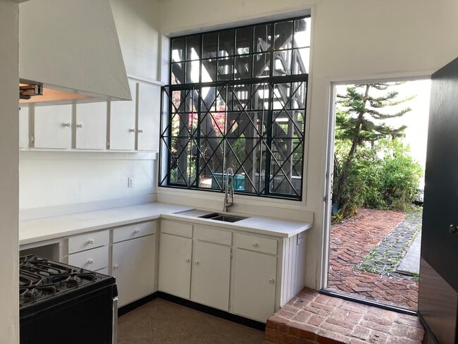 Kitchen with entrance to shared yard - 1550 7th St