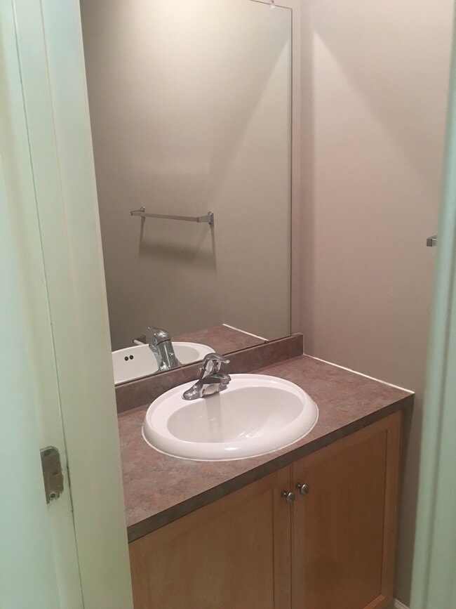 Powder room - 201 Dey St