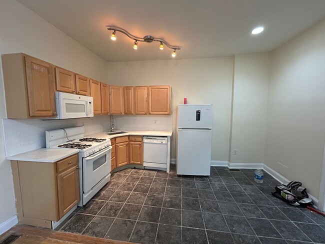 Building Photo - 423 Righter St