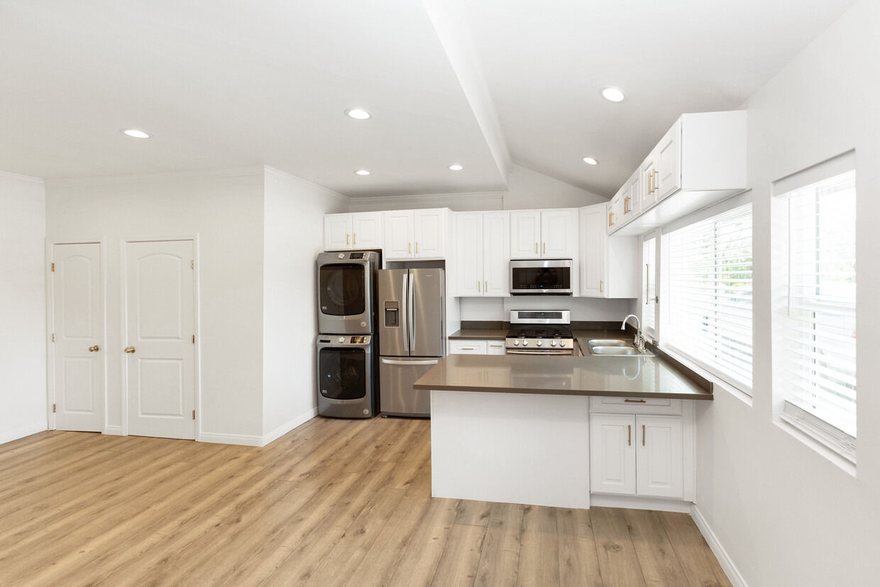 Foto principal - 22103 Parthenia St