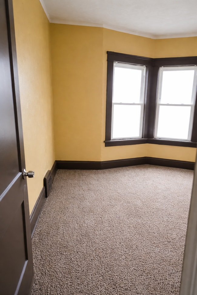 Building Photo - 448 E 114th St