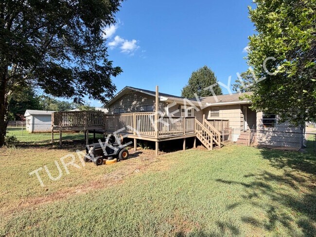 Foto del edificio - 2724 Clyburne St