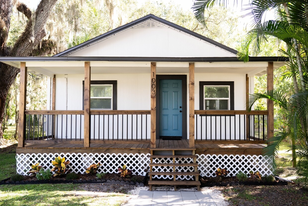 Primary Photo - 1003 Cypress Ave