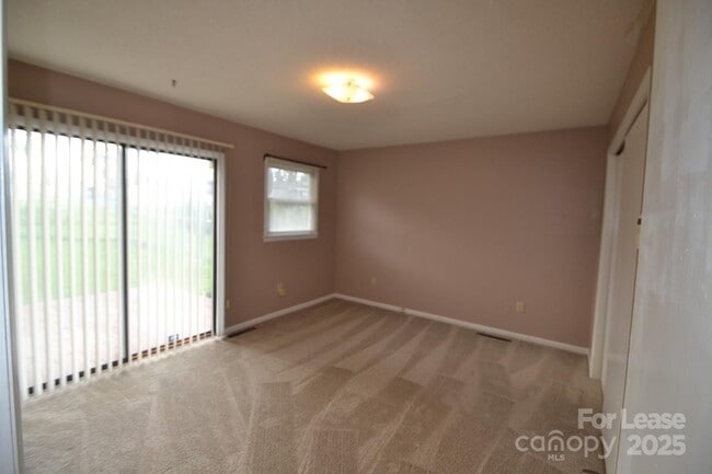 Foto del edificio - 2050 35th St NE