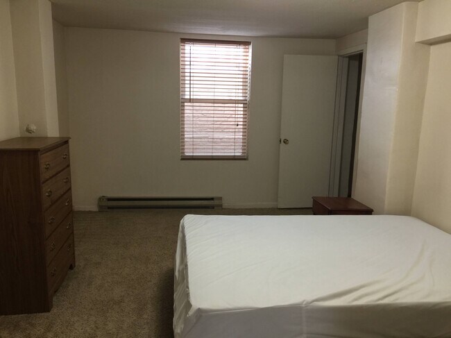 Bedroom - egress window & closet - 3009 17th St
