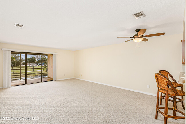 Foto del edificio - 2125 Golf Isle Dr