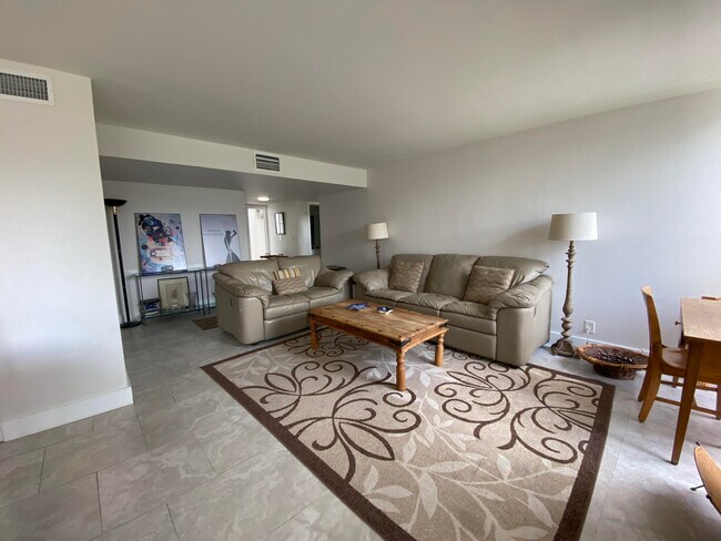 Foto del edificio - 2101 Bridgewood Dr