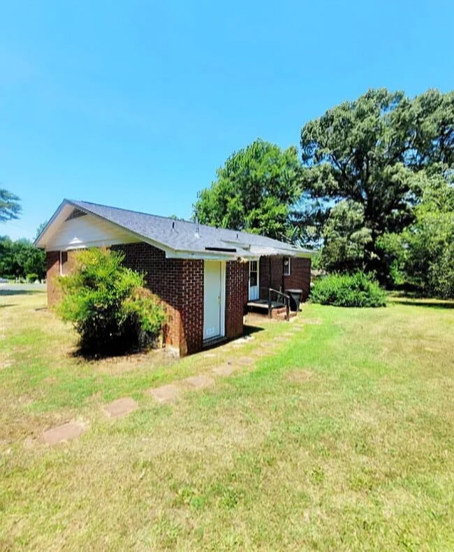 Building Photo - 266 Eisontown Rd