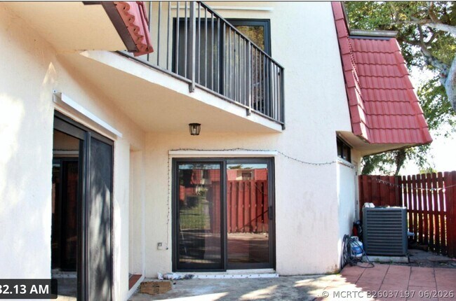 Building Photo - 3915 Victoria Dr