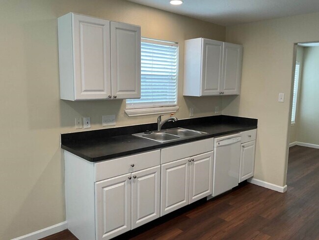 Building Photo - 13206 Ambrosa Dr