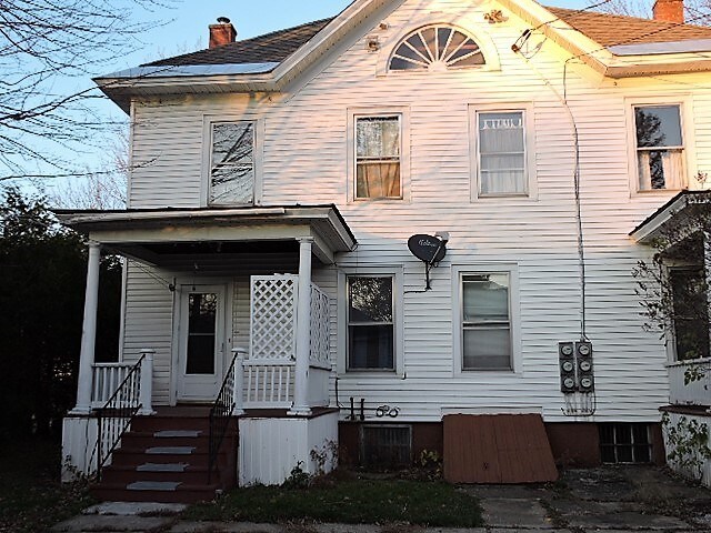 Primary Photo - 98 Fairfield St