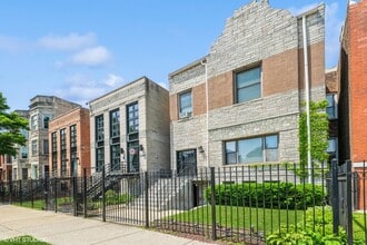 Building Photo - 3136 S Prairie Ave