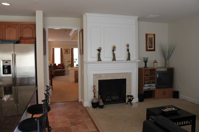 family room - 14752 Potomac Branch Dr