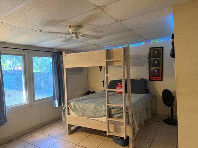 Foto del edificio - 4565 NW 3rd Dr