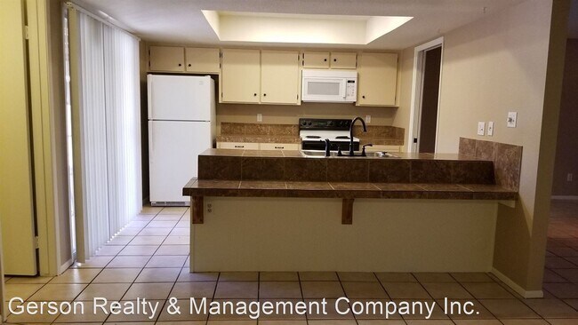 Building Photo - 3 br, 2 bath House - 4902 E. Yuma St.