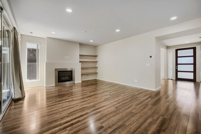 Building Photo - 4Bd/2.5Ba Renton Home