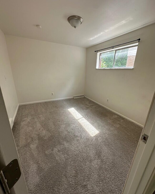 Building Photo - 7926 Glen Orchard Dr