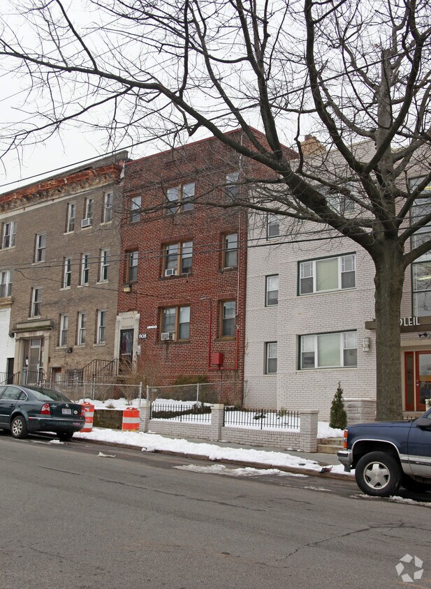 Building Photo - 908 Shepherd St NW