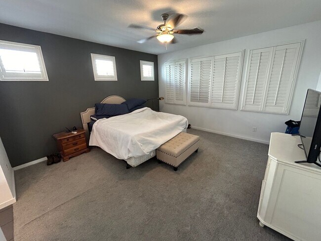 Building Photo - Modern-Fully Furnished-Home for Rent