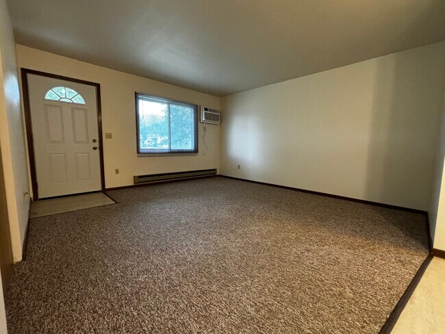 Sala de estar - 684 Dutchman Dr