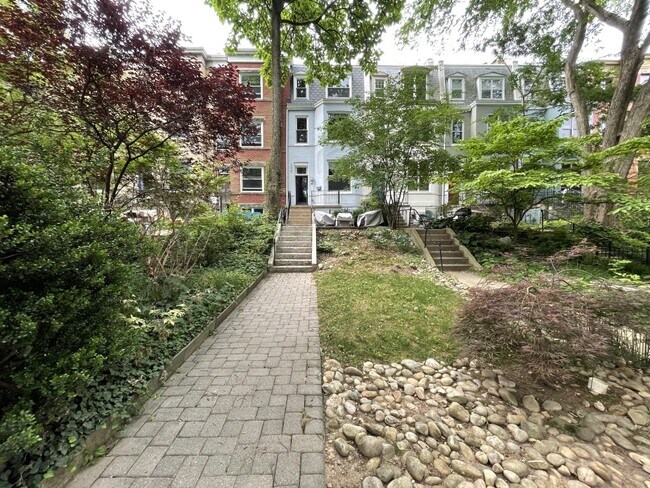 Foto del edificio - 1834 Ingleside Terrace NW